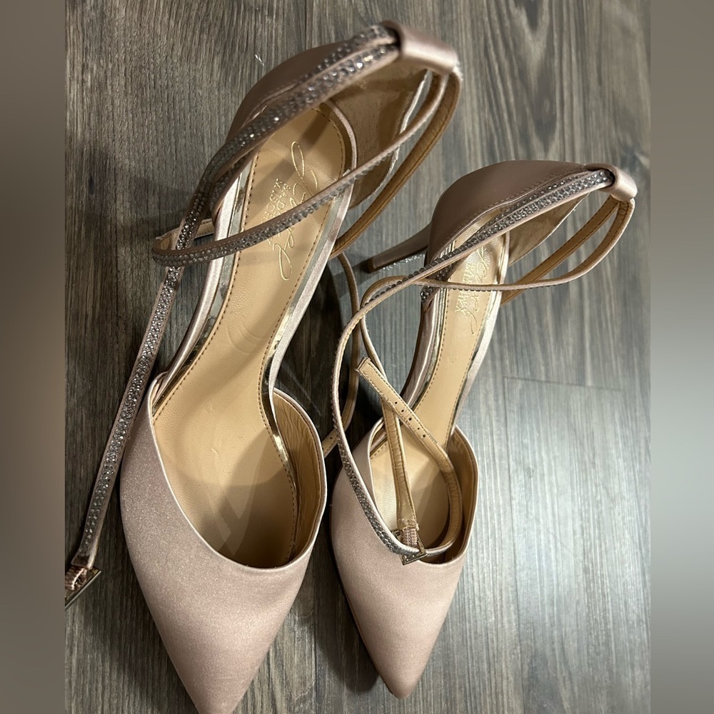 Jewel Badgley Mischka soft pink heels‎ with lace up ankle strap size 6.5